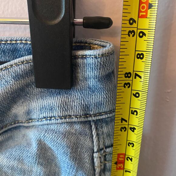 Judy Blue Women's size 28 Skinny Fit Light Wash Distressed Jeans - Picture 10 of 12